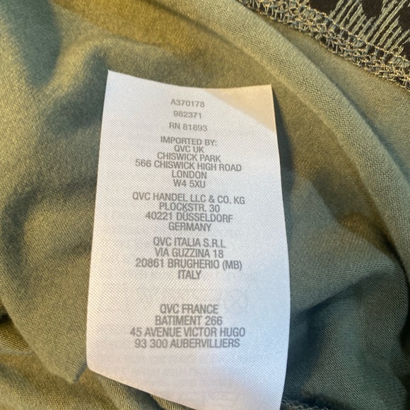 Lisa Rinna Collection Green Leopard Print Top - Picture 8 of 9